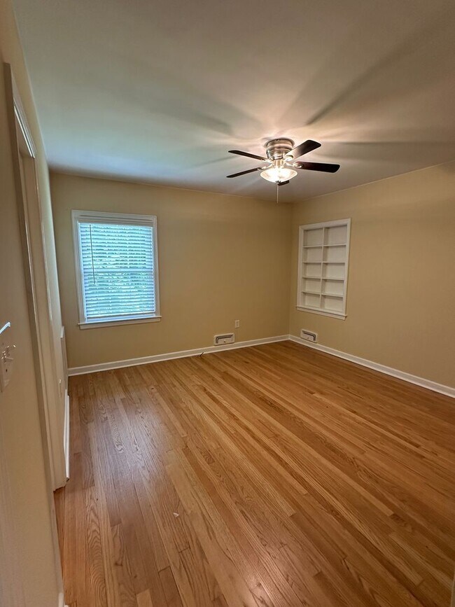 Building Photo - 3 Bedroom Ranch in Gainesville!