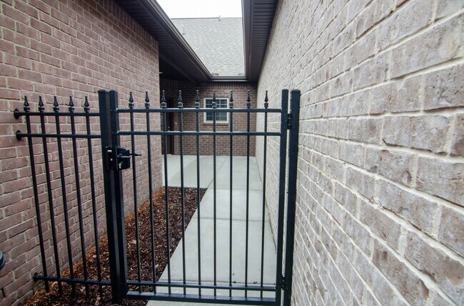 Building Photo - 2045 Moultrie Cir