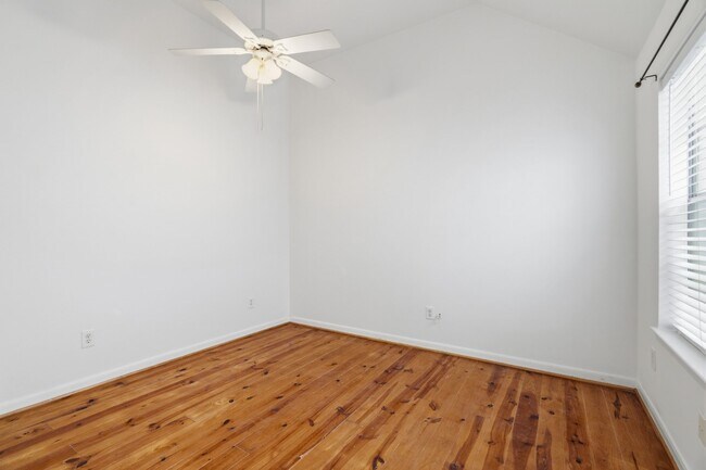 Building Photo - 1616 Kipling St