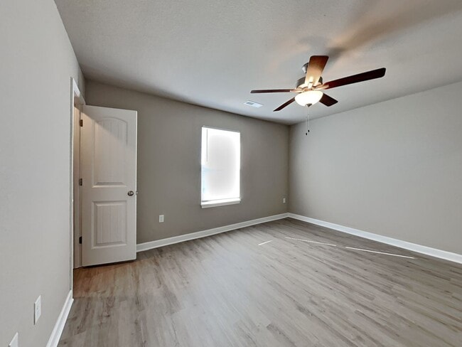 Building Photo - Charming 3BR/2BA Ranch Duplex w/ Garage – Colonial Gardens