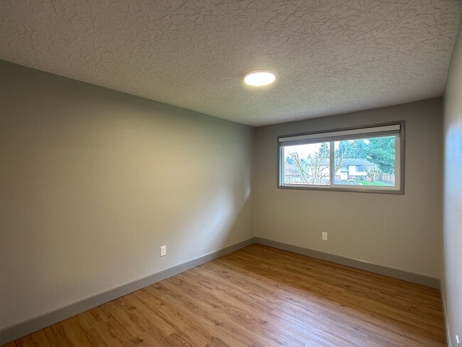 Building Photo - 5500 NE 41st Ave