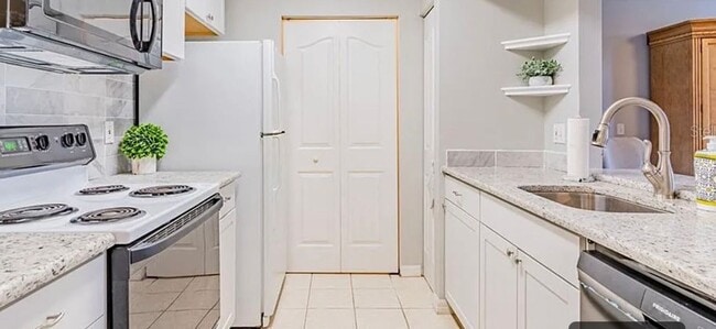 Building Photo - 700 Siena Palm Dr