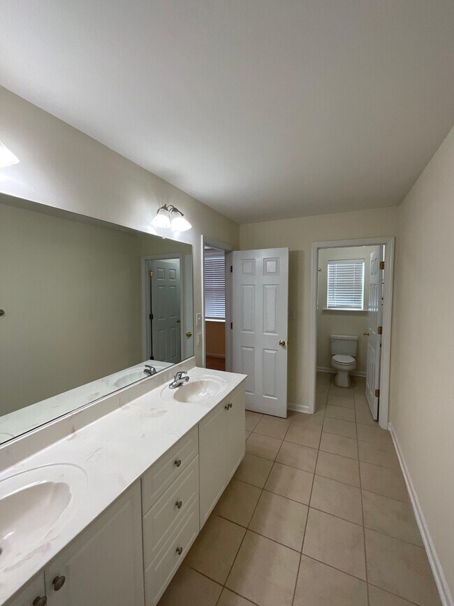 Building Photo - 375 Barnsley Dr