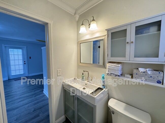 Building Photo - 406 SW 7th St