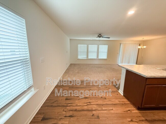 Building Photo - 944 Avondale Dr