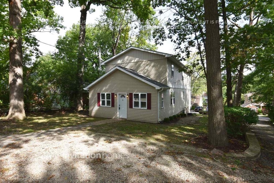 Primary Photo - 26805 Circle Dr S