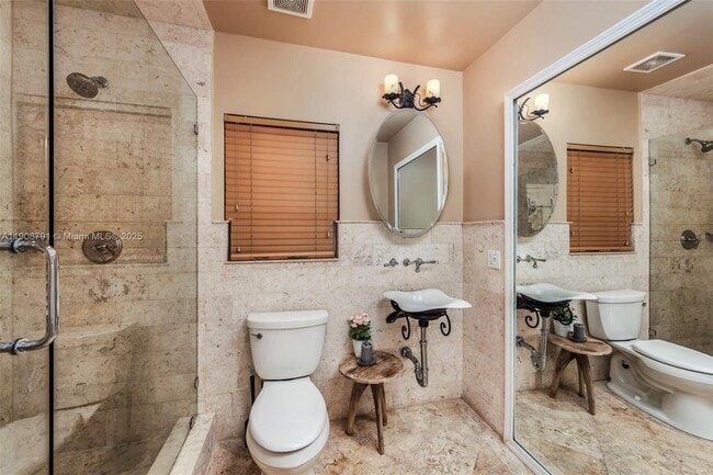 Building Photo - 1051 NE 89th St