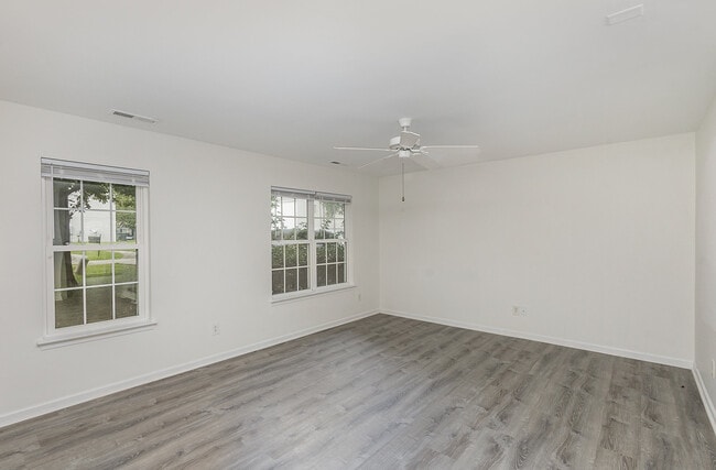 Building Photo - 400 Erin Taylor Ln