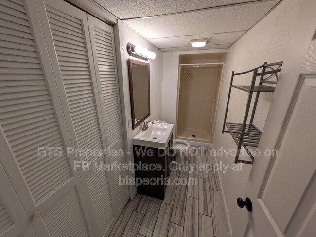 Building Photo - 5926 N Tampico Dr
