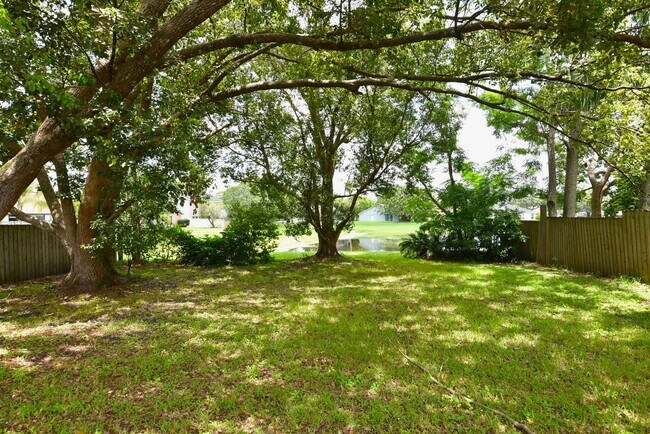 Building Photo - Water view 3/2 in Alafaya Woods. UPDATED k...
