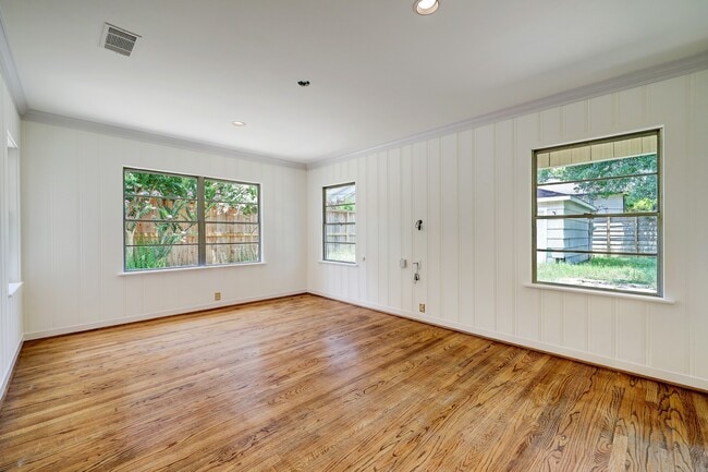 Building Photo - 5642 Wickersham Ln