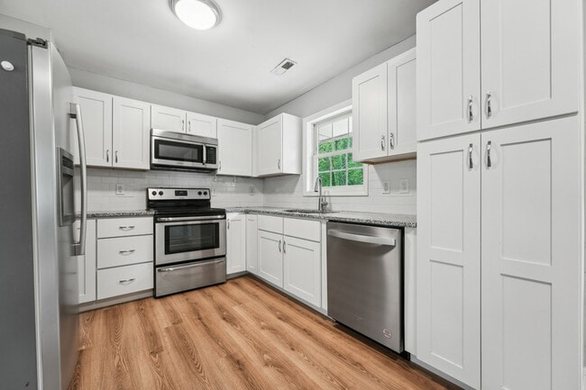 Building Photo - 508 Solar Dr