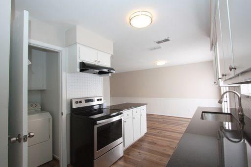 Building Photo - 8834 Sandcastle Ct