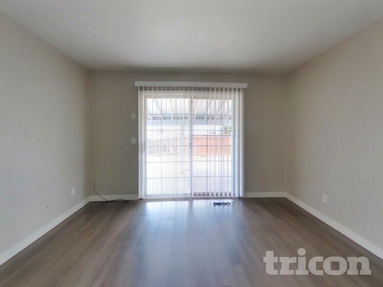 Building Photo - 910 Donner Pass Rd