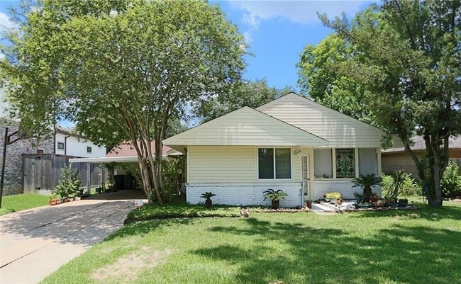 Building Photo - 3210 Cloverdale St