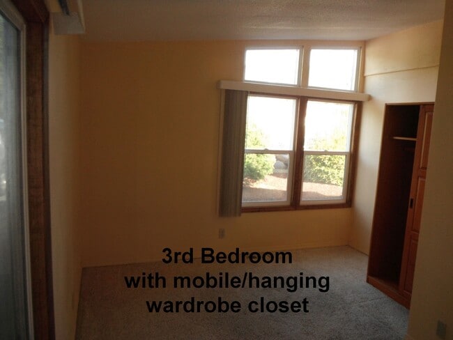 Building Photo - 710 Siano Loop
