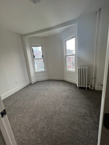 Living Room - 158 W Jackson St