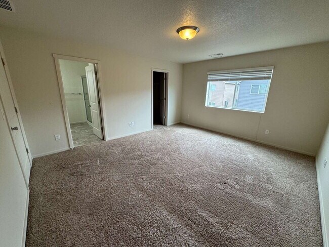 Building Photo - Beautiful Home in the Sunrise Ridge Develo...