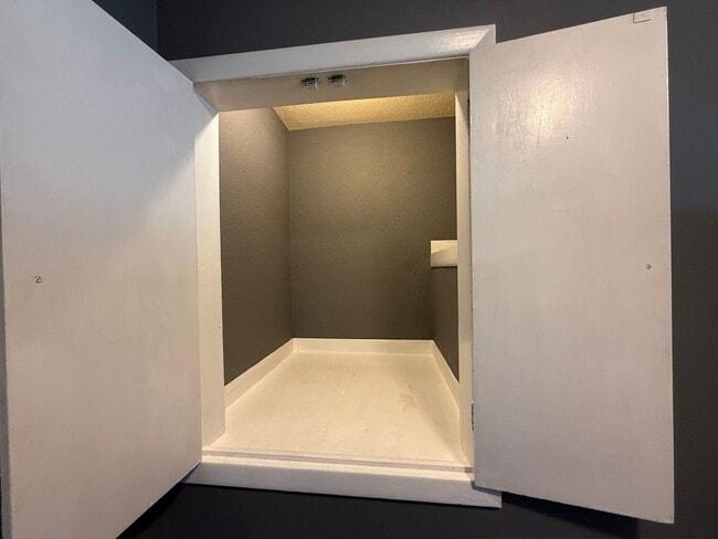 Building Photo - 508 12th St