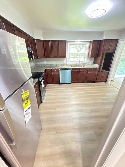 Building Photo - 1260 Kenmore Dr