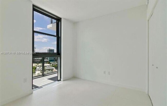 Building Photo - 501 NE 31st St