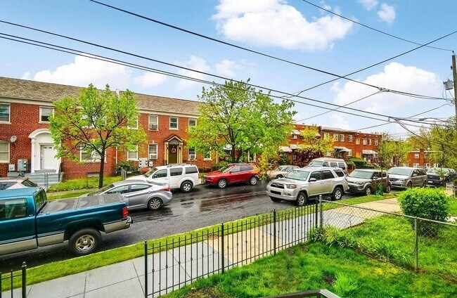 Building Photo - Bright and Spacious 2 Bedroom Abode in Bre...