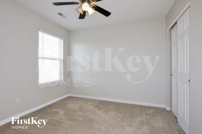 Building Photo - 1903 Briarfield Dr