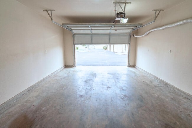 Building Photo - 860 E Brown Rd