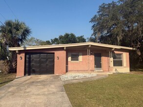 Building Photo - 3 Bedroom with Garage, Screen Porch, and Central AC-Lake Mary Schools!