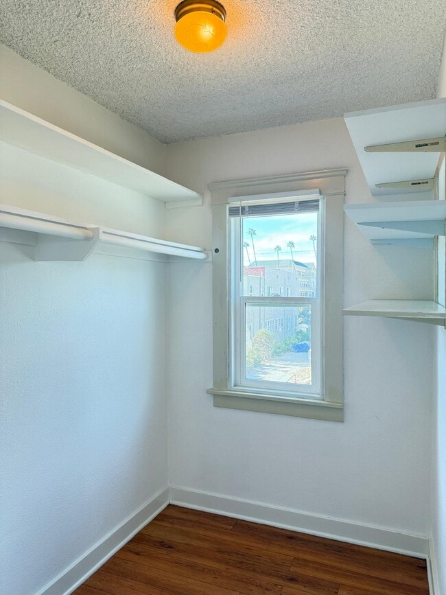 Building Photo - 1134 N Maryland Ave