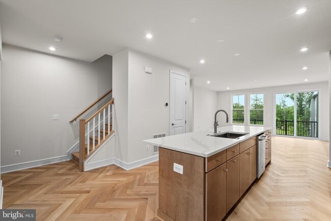 Building Photo - 42106 Picasso Sq