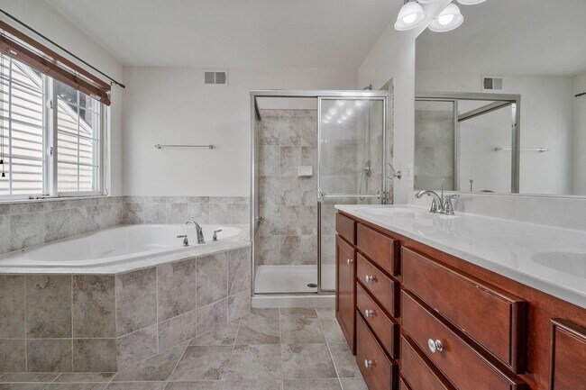 Building Photo - 3461 Eagle Ridge Dr