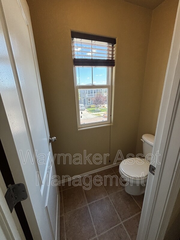 Building Photo - 6594 Silverwind Cir