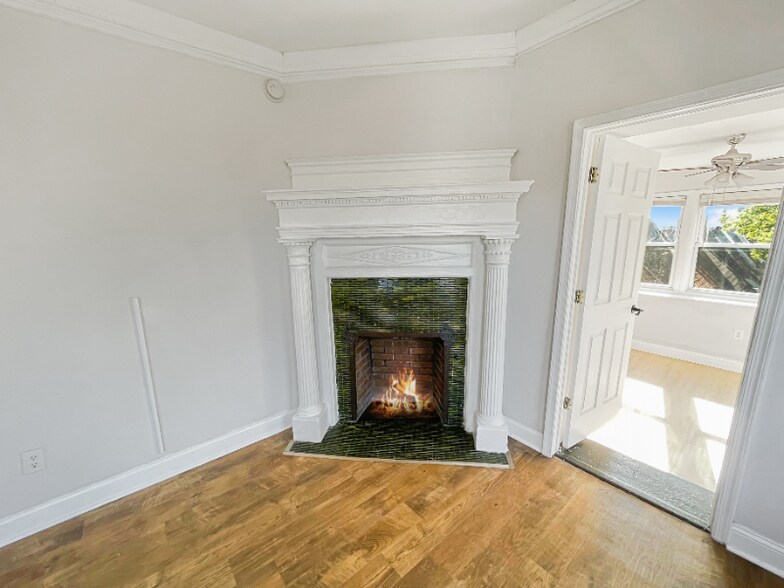 Building Photo - 5145 Pine St