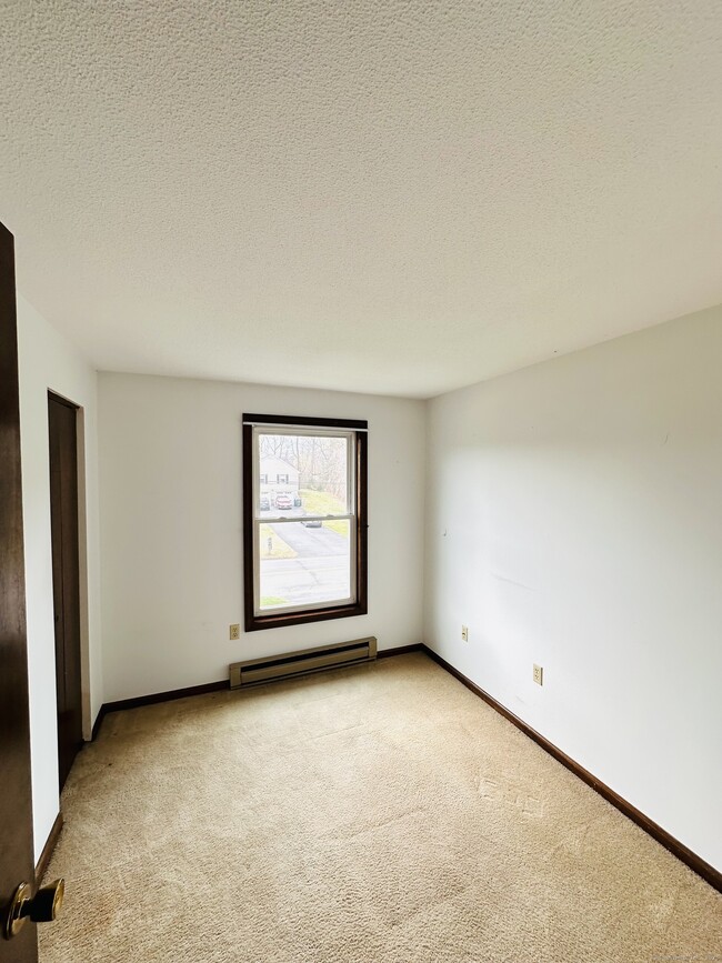 Building Photo - 49 Burnham St