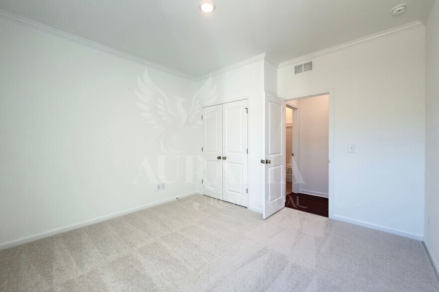 Building Photo - 1036 Red Finch Way