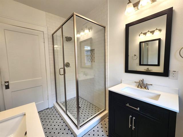 Building Photo - 5218 Vanderbilt Ave