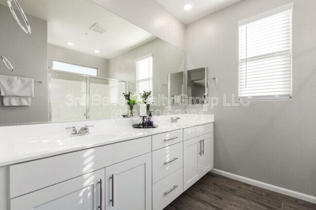 Building Photo - 21242 W Wilshire Dr