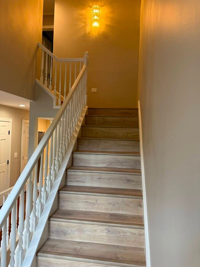 Building Photo - 1829 Wilmette Ave