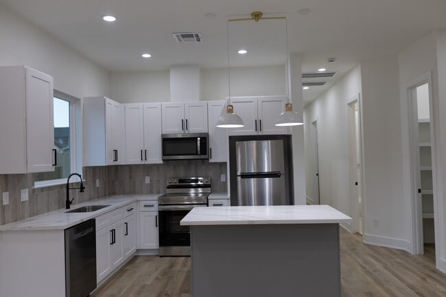 Building Photo - 3909 Maggie St