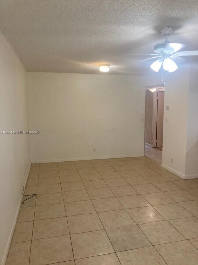 Building Photo - 5494 Courtyard Dr