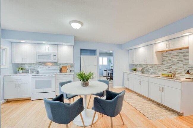 Building Photo - Fantastic 3bd/1ba home! Coming soon!