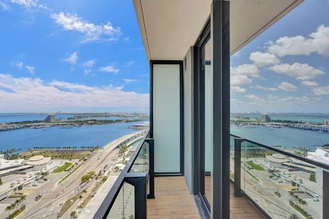 Building Photo - 398 NE 5th St