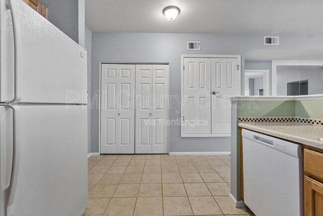 Building Photo - 18602 E Water Dr