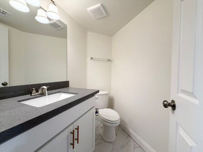 Building Photo - 2316 Chapman Hill Dr