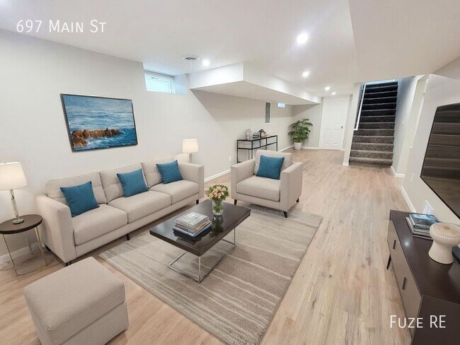 Building Photo - 697 Main St