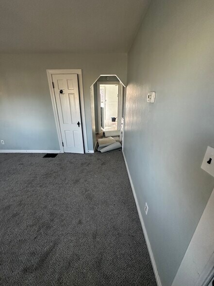 Building Photo - 408 S Smithville Rd