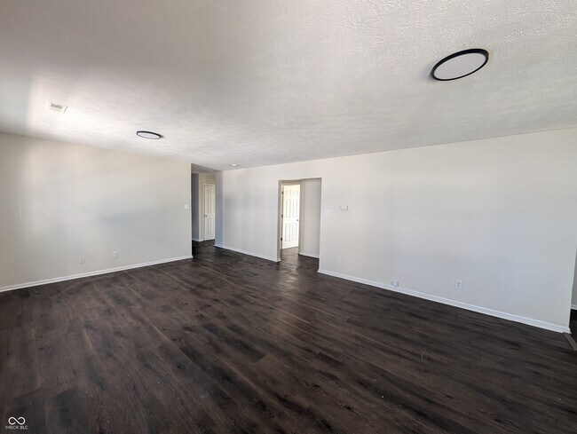 Building Photo - 451 W 26th St