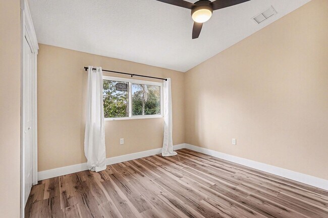 Building Photo - 1280 Jimmy Buffett Mem Hwy