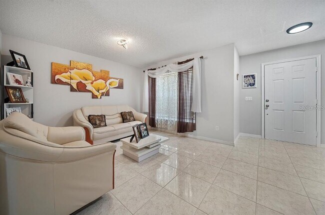 Building Photo - 3304 Amberley Park Cir